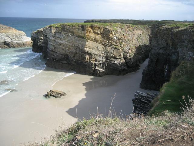 As Catedrais beach